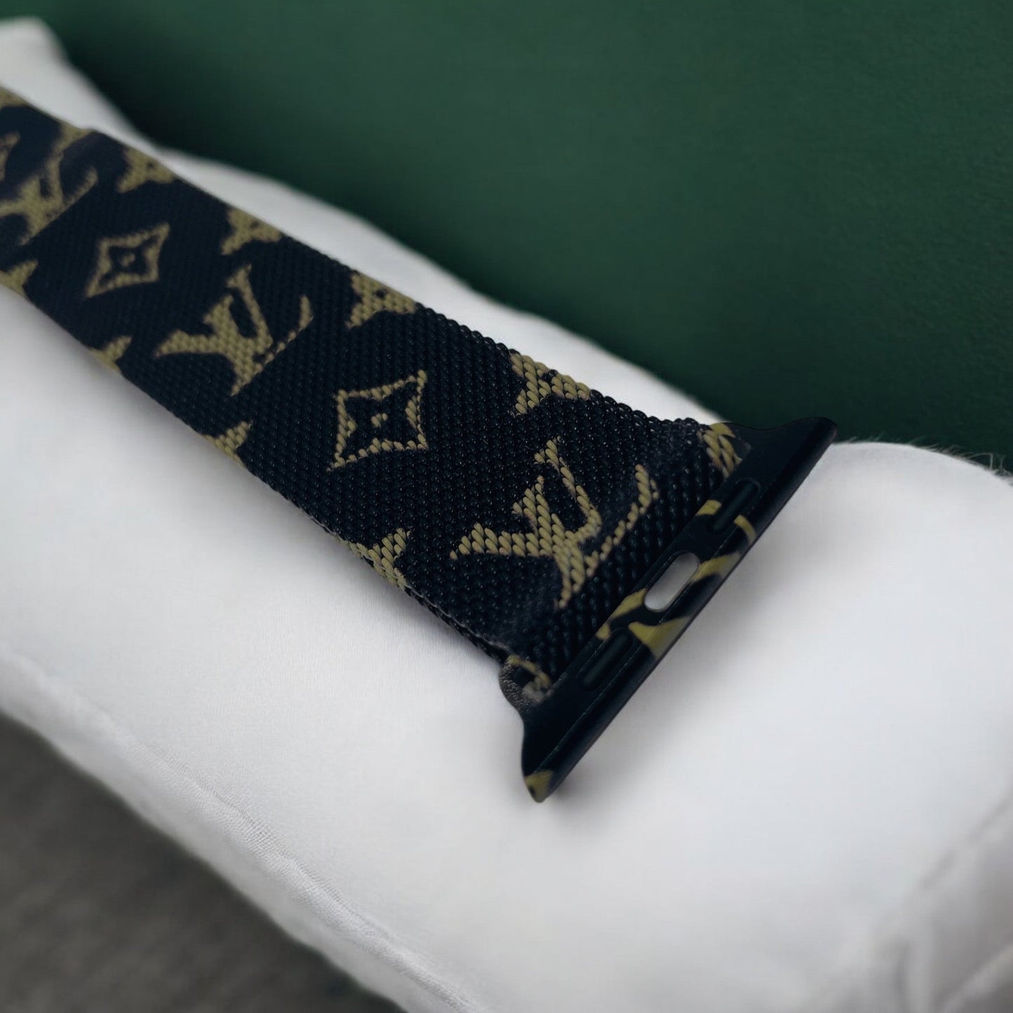 Mono Milanese Apple Watch Band
